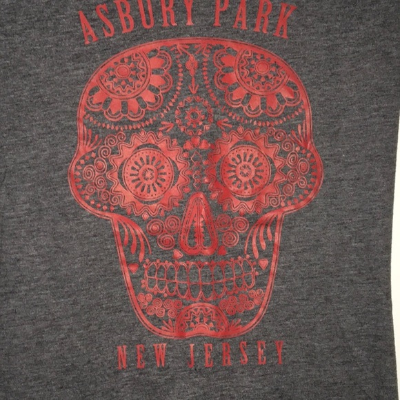 Graphic Tee - Picture 2 of 5